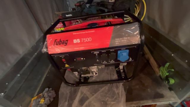 Первый запуск новой электростанции  FUBAG BS 7500 , читаем инструкцию )))