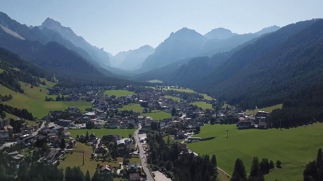 Alpine Mountain Chalet смотреть онлайн