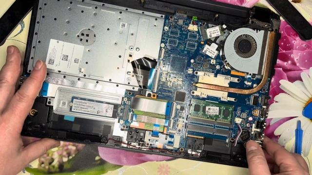 HP 15-bs168ur. Разбор смотреть онлайн