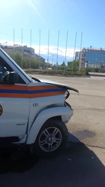 Мчс 7 утра протаранил бетонный горшок с цветами смотреть онлайн