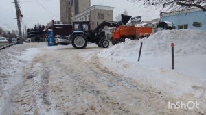 Самосвалы ЗиЛ, КрАЗ, МАЗ. Погрузка снега МТЗ 82