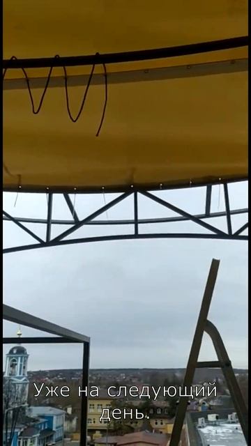 Крыша летнего кафе после субботнего урагана в Сергиевом Посаде смотреть онлайн