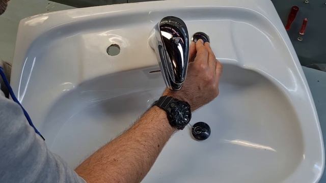 Как заделать дырку в раковине, керамической раковине накладкой смотреть онлайн