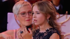 Люди заплакали от песни Voilà 15-летней Эммы на концерте Андре Рьё в Маастрихте