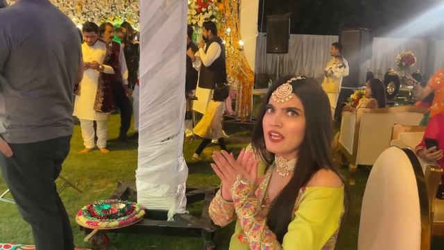 COUSIN KI MEHNDI Pt2 | Mehndi Dance 💃🏻💃🏻 | Shadi ka khana 🍲😋 | Sistrology смотреть онлайн