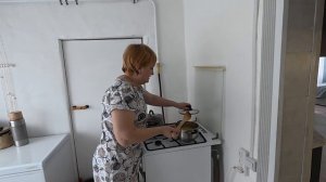 Наточил ножи без спроса, ждём сватов