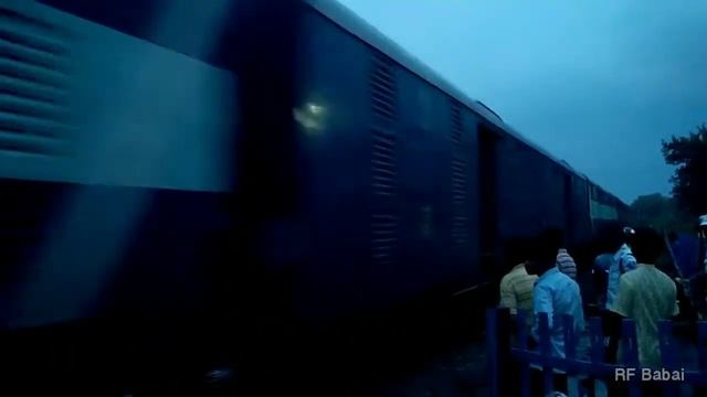 Rangiya - NJP Passenger Meets Siliguri - Haldibari DEMU at NJP Outer | Northeast Frontier Railway смотреть онлайн