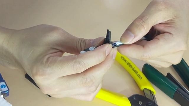 SC UPC Pre-embedded Fast Connector installation for FTTH смотреть онлайн