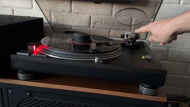 Technics SL1200 Mk4 & Technics Epc-205c
