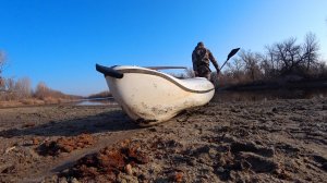 ТАЩУ КАЯК ТУДА, ГДЕ РЫБЫ МНОГО. СКРЫТАЯ ЛУЖА. Рыбалка на поплавок. Рыбалка на поплавочную удочку