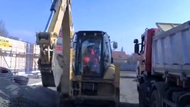 Cat 428E & Scania смотреть онлайн