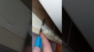Обрезка монтажной пены вокруг коробки, корпуса дверей, доделка дверей, установка наличника межком