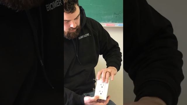 How To Replace Outlets With Screw-less Faceplates смотреть онлайн