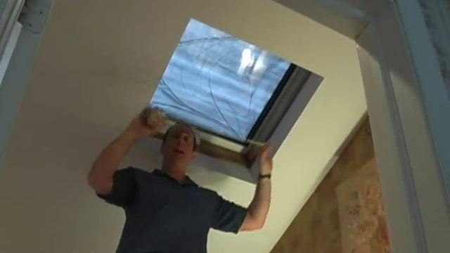 Installing a Skylight Shade Saves Money and Energy (Part 1) смотреть онлайн