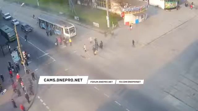 Чуть не убил! Отказ тормозов у маршрутки 23 04 19 смотреть онлайн