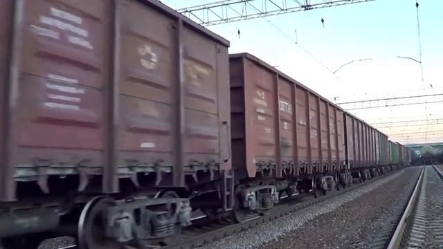 Встреча ВЛ10у-306 и ВЛ10у-047 с грузовыми поездами смотреть онлайн