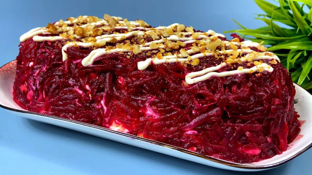 Салат "ЗАСТОЛЬНЫЙ" нравится ВСЕМ без исключения! Вкусно и просто! смотреть онлайн