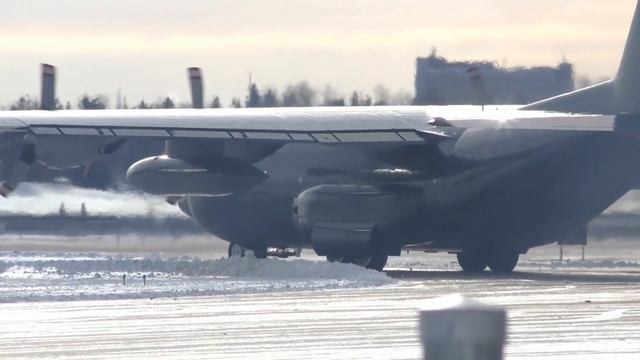 RCAF Hercules Departs Calgary for Remembrance Day 2020 Fly-Over смотреть онлайн