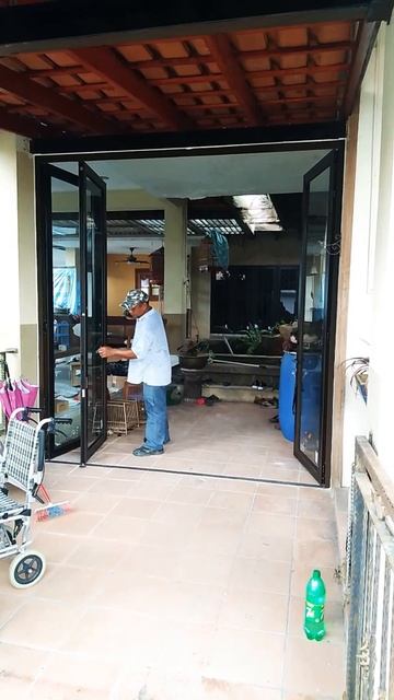 High performance folding doors tempered glass. 3part High performance folding door tempered glass смотреть онлайн
