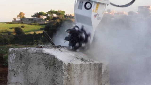Simex TF200 on Yanmar ViO 75.MOV смотреть онлайн