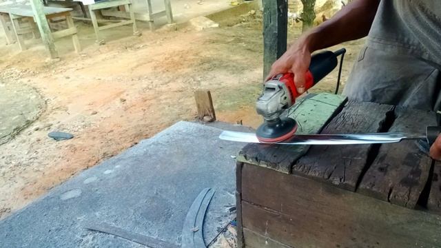 Cara Mengasah Golok menggunakan mesin grinda смотреть онлайн