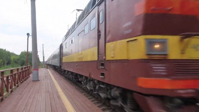 Электровоз ЧС4Т-346 с поездом№310Э Адлер-Воркута платформа Нижний Новгород-Стригино 30.08.2021 смотреть онлайн