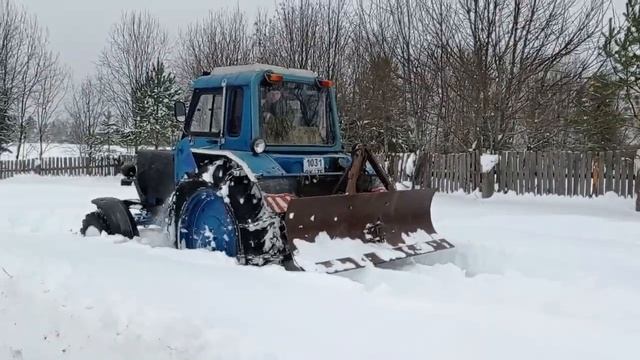 Мтз 82 по глубокому снегу смотреть онлайн