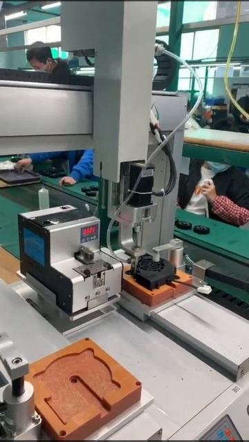 Dispensing machine Soldering machine 代替你擰螺絲的不是別人，而是順諾實業的自動鎖螺絲機！自攻螺絲 替代人工 正能量 擰螺絲 打螺絲 工廠實拍 深圳市點滴智匯科技 смотреть онлайн