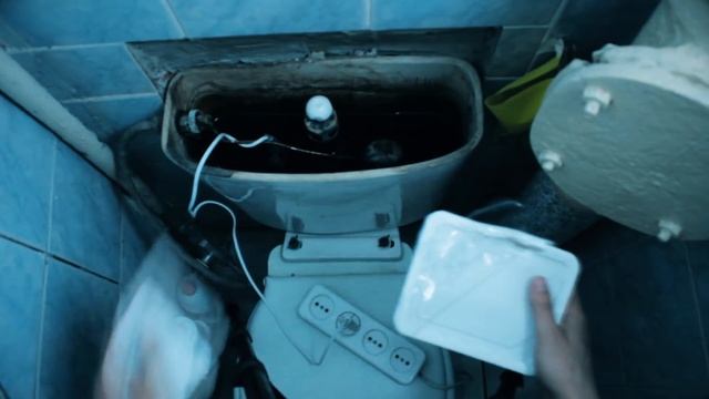 Сварил Доширак в Смывном Бачке Унитаза!!! Эпический конец!! смотреть онлайн