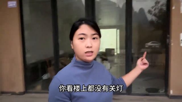 小九看到谭爸谭妈在打造小院，还在为孩子操心，心里很不是滋味 смотреть онлайн