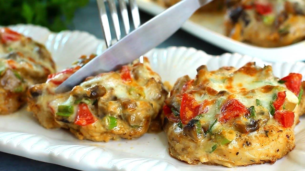 Мягкие и сочные отбивные из свинины на сковороде! Как приготовить сочные свиные отбивные. смотреть онлайн