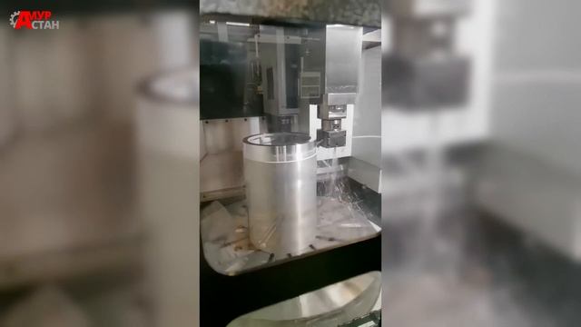 Токарный станок точит габаритные заготовки.mp4 смотреть онлайн