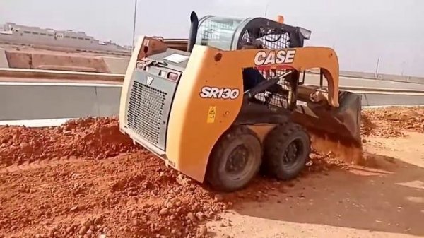 How To Operate A Bobcat Skid Steer Loader | Leveling With Skid Steer Loader | Case SR130