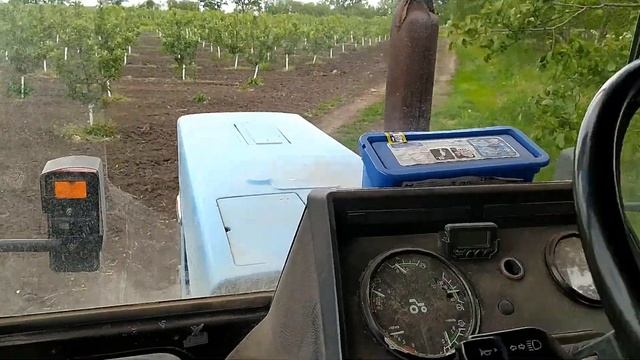 опрыскивания молодого сада с трактором мтз 82.1 смотреть онлайн