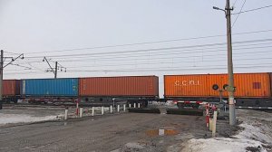 Railway. Railroad Crossing. Russian Container Train / Жд переезд. Контейнерный поезд