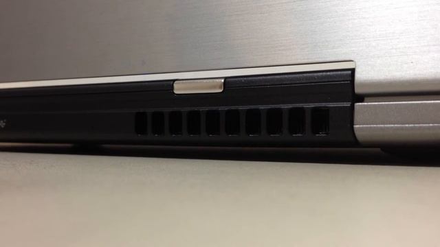 膝に乗せても熱くないAcerのUltrabook「Aspire S3」の排気口