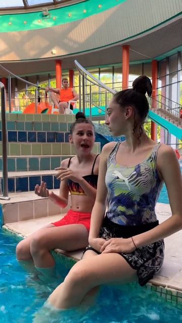 Кинула сестру в воду?!😨💦 #аквапарк #юмор #waterpark #ржака #ржач #приколы смотреть онлайн