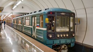 Прибытие и отправление уникального 81-717.5М №2599 на станции Сретенский бульвар