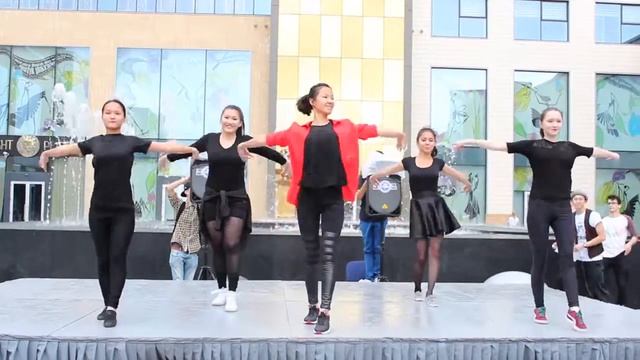 Waacking Beginners| Funky Town Dance Center смотреть онлайн