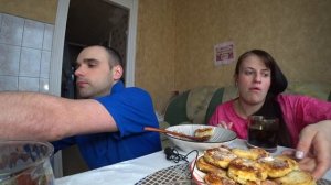 МУКБАНГ ДРУГАЯ ВЕРСИЯ - САРДЕЛЬКИ / ГРЕЧКА / СЫРНИКИ / САМСА / ОВОЩИ / ОБЖОР / MUKBANG ASMR АСМР