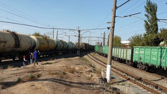 Тепловоз ТЭ33А-0786 с электровозом ВЛ11м6 (ВЛ11м344 встречка) смотреть онлайн