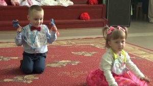 Поздравления от малышей на выпускном в саду "Тополька"