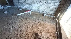 Гаражный человек. Засыпка ям в гараже, планировка грунта.