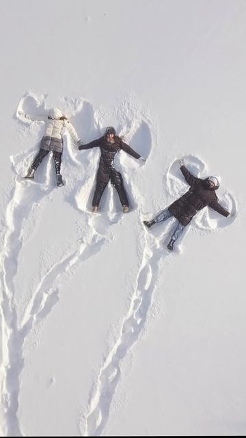 Дети в снегу