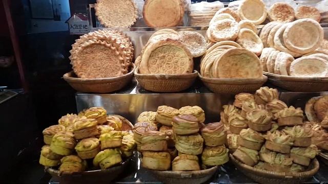 Tandoori Baked Bread In Xi'an City, China Хитойда ўзбек тандир нонлари.
