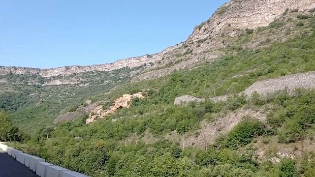 Ես քեզ սպասում եմ… գիտեմ չես գալու՝ էլ չես կարող գալ, բայց ինչու՞ է ինձ թվում, թե դու գալու ես