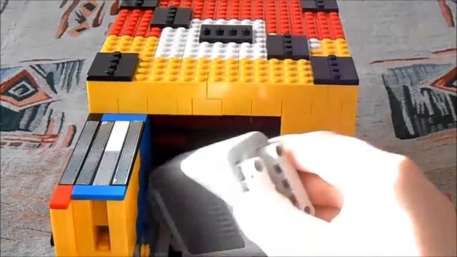 Простой сейф из LEGO.