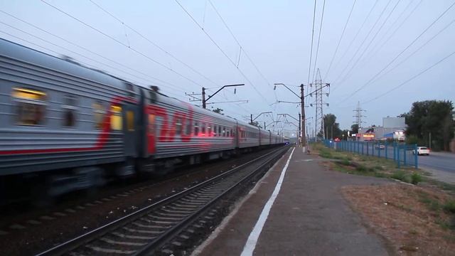 Электровоз ЭП1М-556 с поездом №470 Саратов — Новороссийск смотреть онлайн