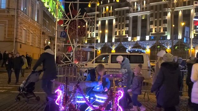 Awesome song! Kyiv. Ukraine. Вуличні музиканти. Київ. смотреть онлайн