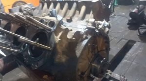 Продолжаем разбор ямз 7511.Поршень с гбц встретился или нет